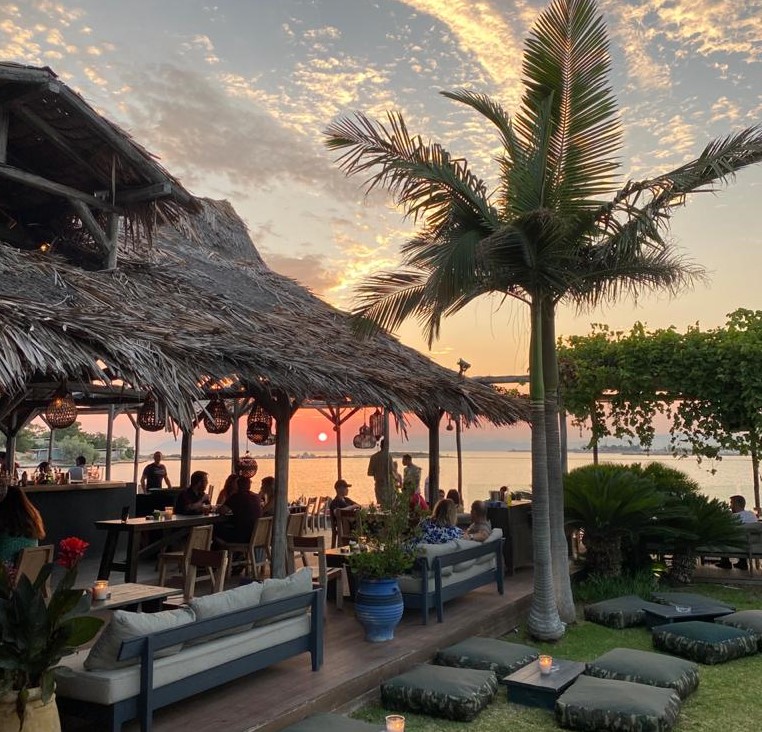 Γιατί το Balux Seaside είναι το πιο θρυλικό beach bar των Νοτίων Προαστίων