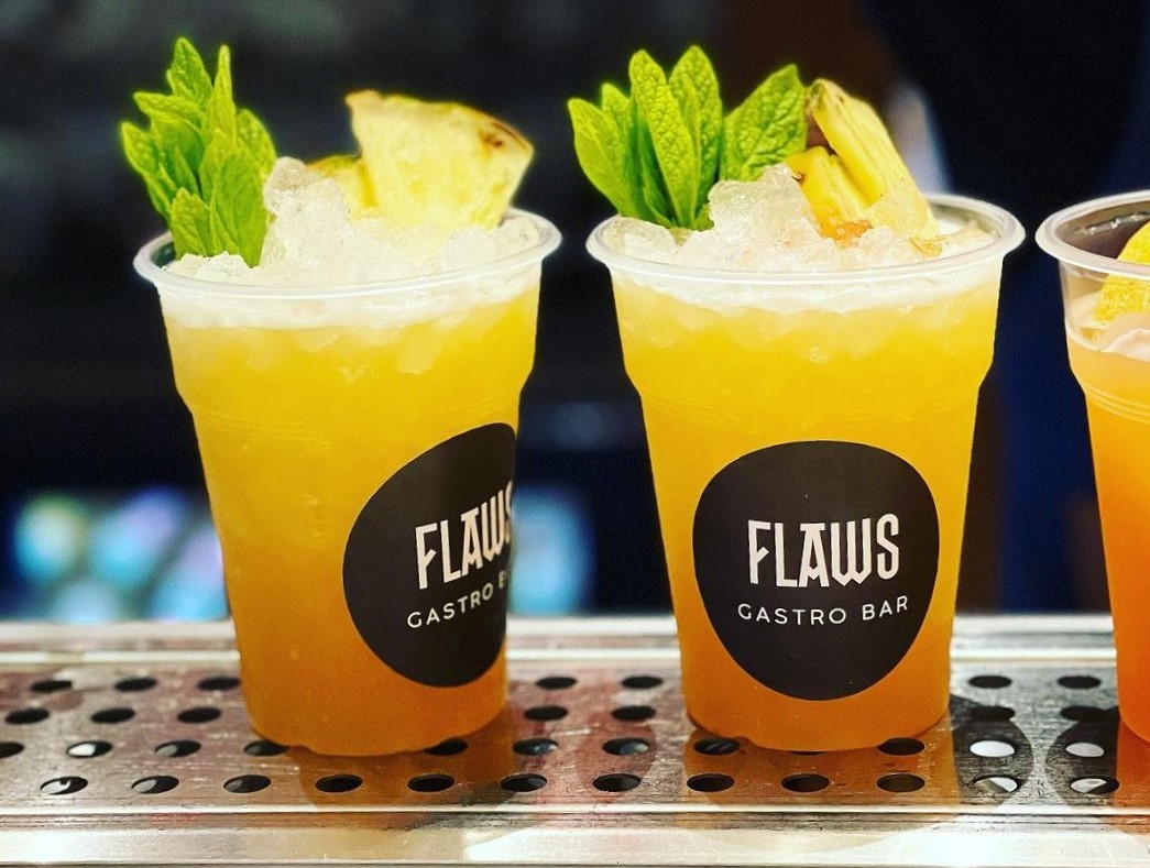 Αυτό το καλοκαίρι τα signature cocktails του Flaws σε συνοδεύουν παντού