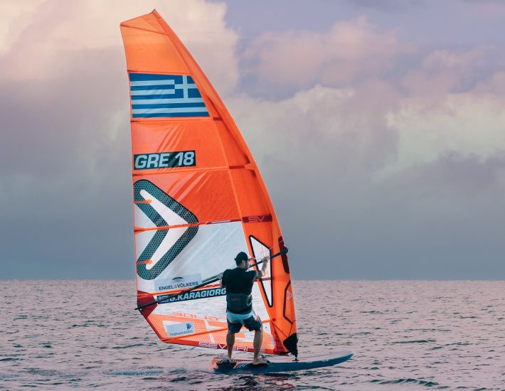 Ο Γιώργος Καραγιώργος κάποτε σέρφαρε δίπλα σ’ έναν καρχαρία