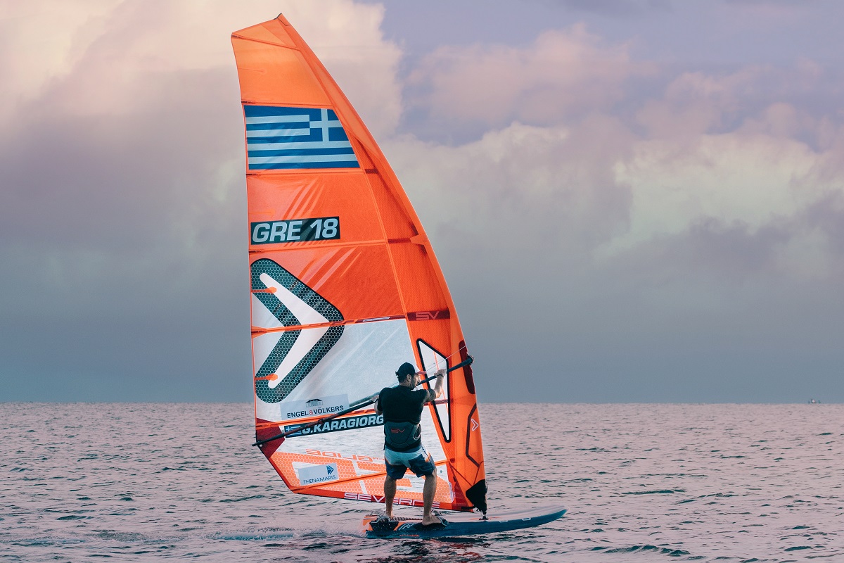 Ο Γιώργος Καραγιώργος κάποτε σέρφαρε δίπλα σ’ έναν καρχαρία