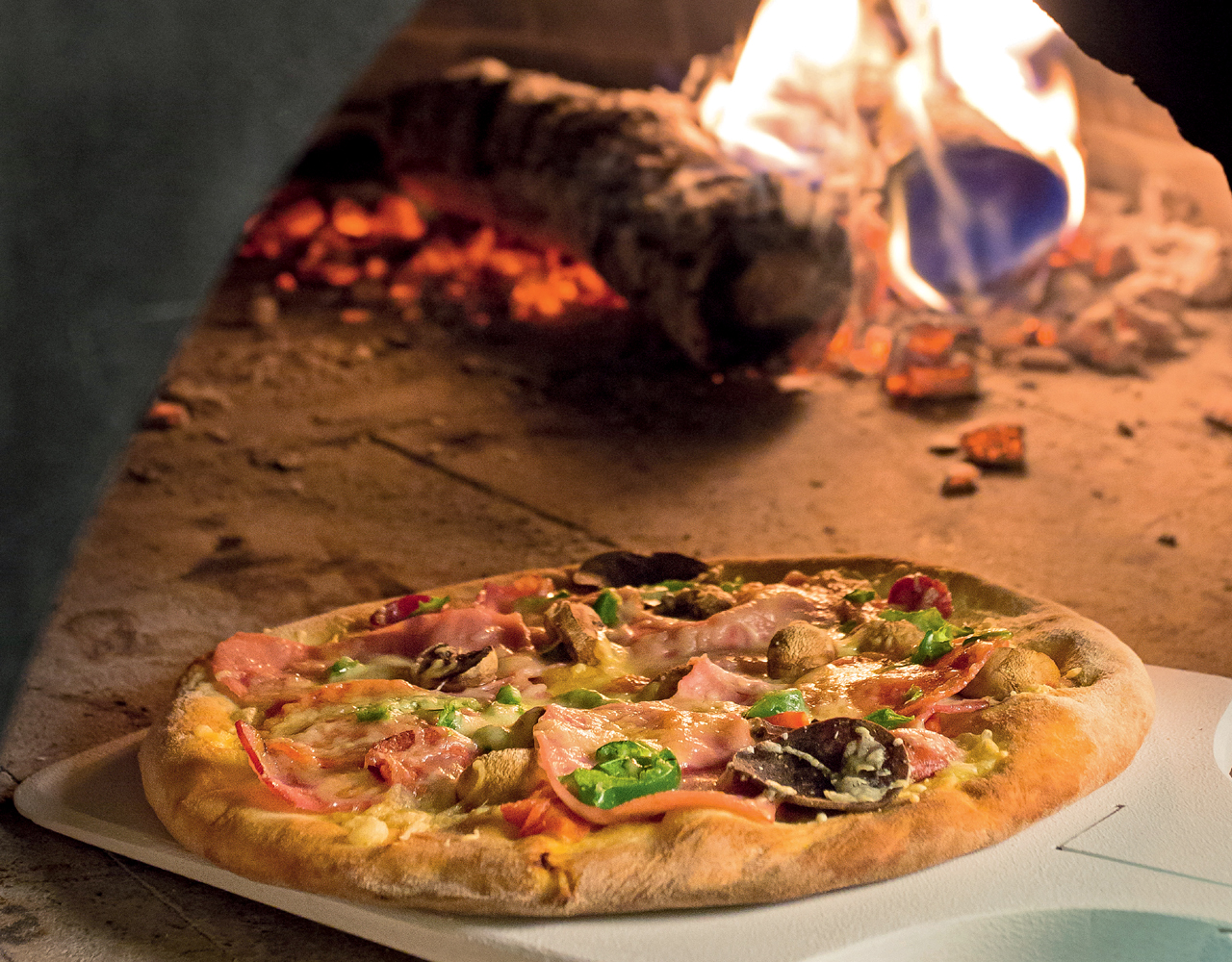 Pizza Days, οι σπεσιαλίστες του ξυλόφουρνου που μπήκαν δυναμικά στη ζωή μας