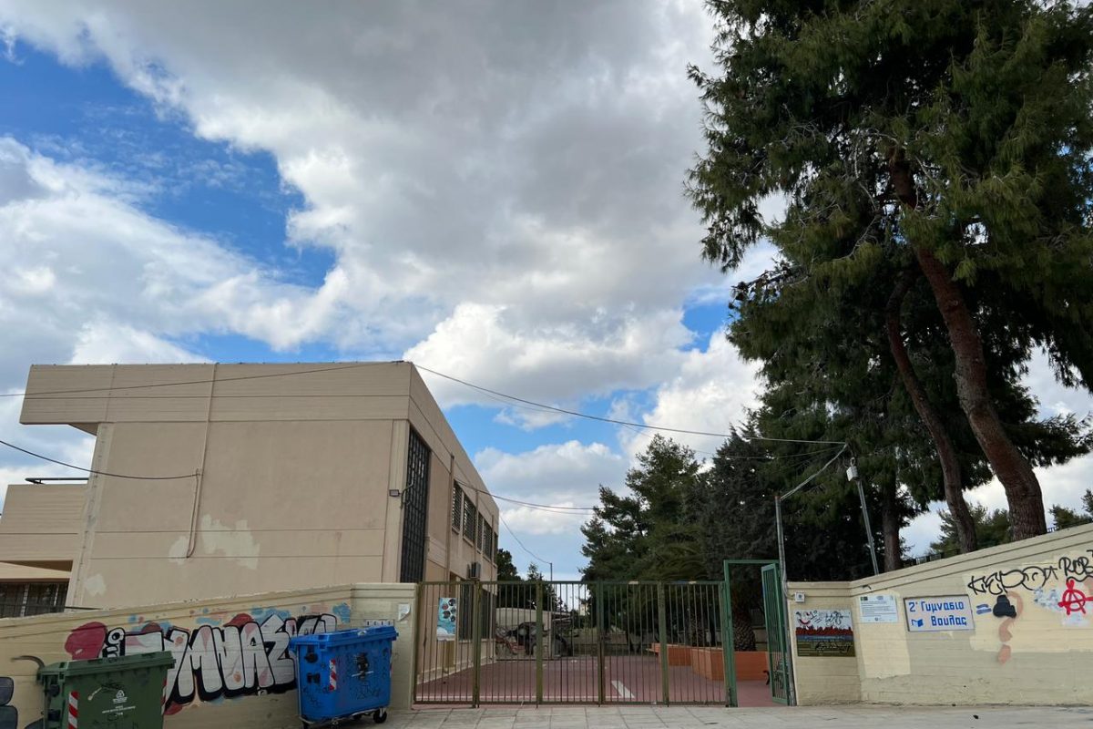 Η επίθεση ακροδεξιών στο 2ο Λύκειο Βούλας και τα ερωτηματικά για την αποσιώπησή της