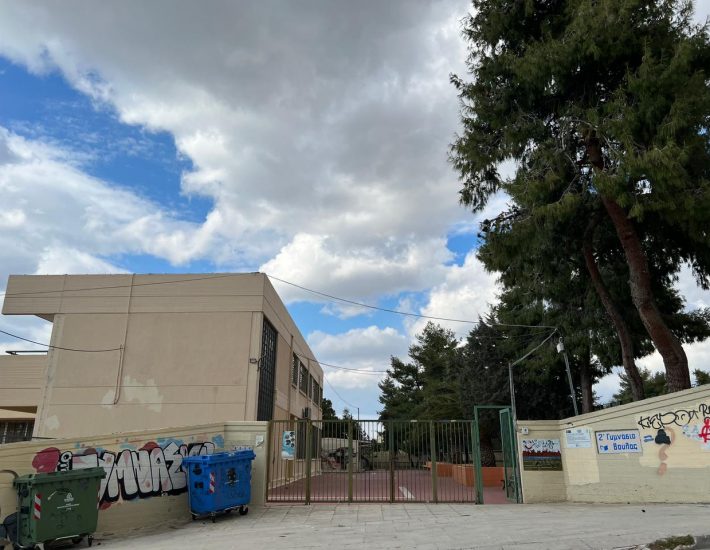 Η επίθεση ακροδεξιών στο 2ο Λύκειο Βούλας και τα ερωτηματικά για την αποσιώπησή της