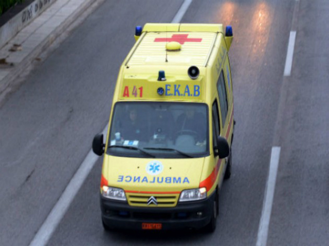Γλυφάδα: άντρας τραυματίστηκε πέφτοντας σε πεζοδρόμιο