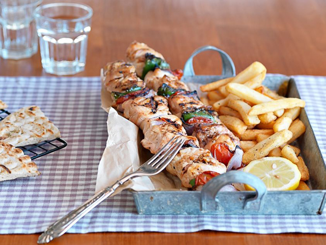 Το σουβλάκι από το Γευστικόν μεγάλωσε γερά παιδιά