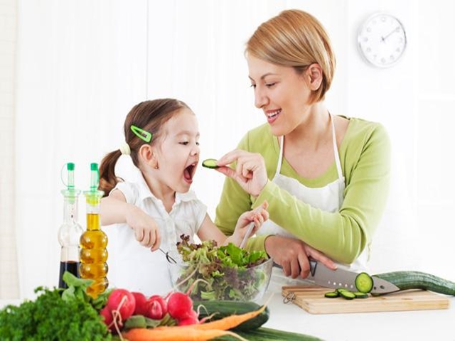 15&1 τρόποι να μάθεις το παιδί σου να τρώει υγιεινά