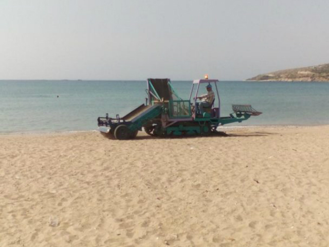3B: Ξεκίνησαν οι εργασίες καθαρισμού των παραλιών