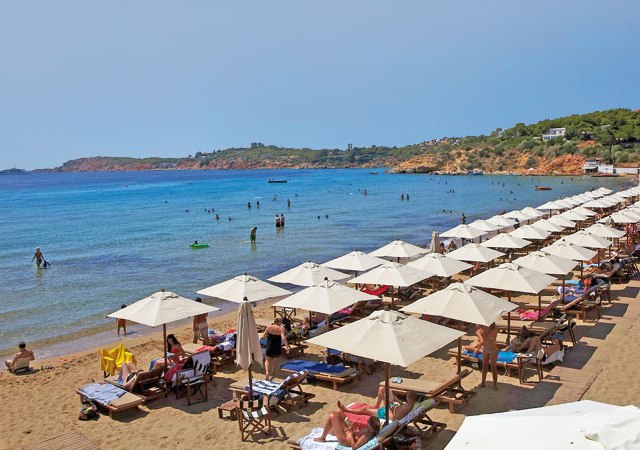 Ξεκίνησαν τα δωρεάν δρομολόγια για τη θάλασσα από τον δήμο Αλίμου