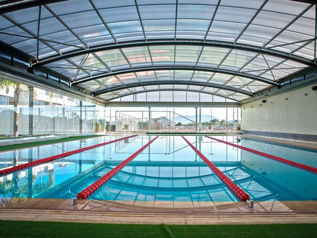 Το Forty Love μας δείχνει την αγάπη του ζεσταίνοντας την πισίνα μας