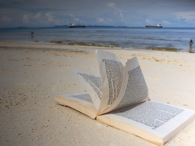 5 βιβλία που θα σου κάνουν παρέα στη παραλία