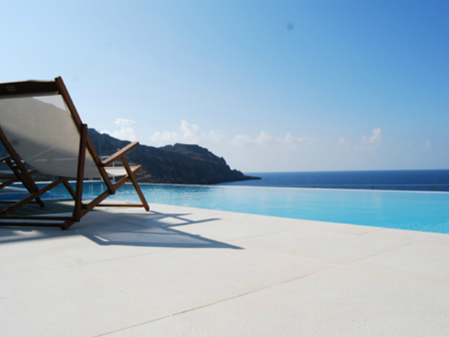 Τα πιο ωραία νότια σπίτια με πισίνα που μπορείς να νοικιάσεις στο Airbnb