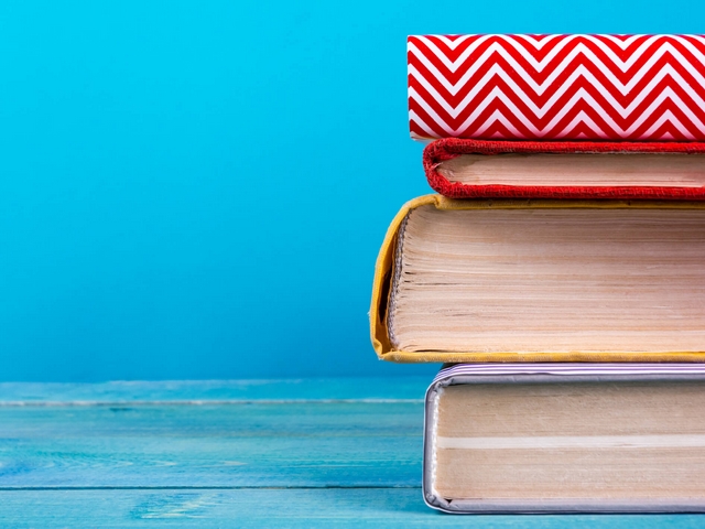 7 βιβλία να αγοράσεις -και να κολλήσεις- με αφορμή την Buy a Book Day