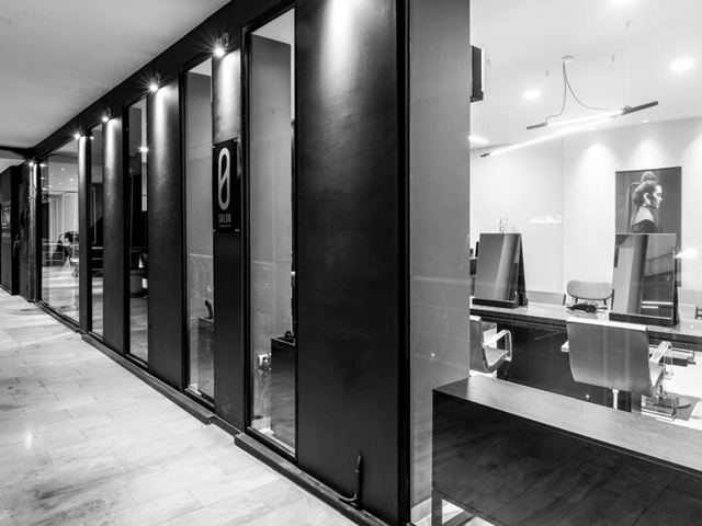 Το Θ Salon by Thodoris Gionis έχει γενέθλια και το γιορτάζει με ένα πάρτι