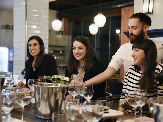 Θέα θάλασσα και ιταλικό κρασί στα wine tastings του Napolitivo