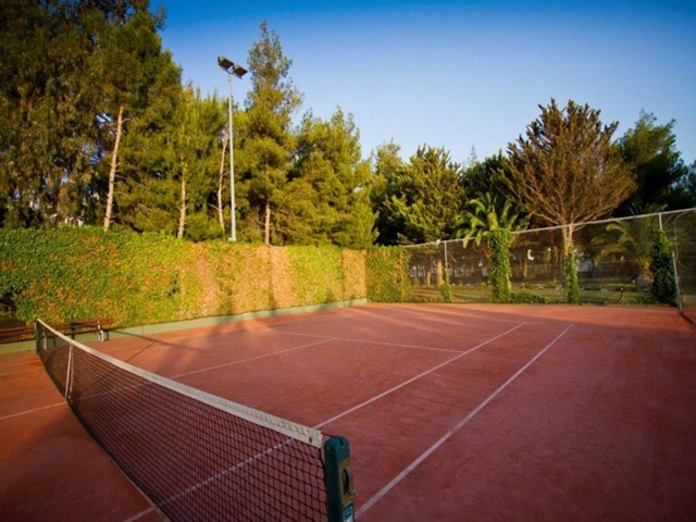 Αθλητές με αμαξίδια θα βρεθούν στο Kavouri Tennis Club για αγώνα τένις υψηλού επιπέδου