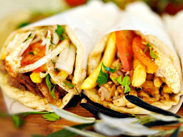 Το αγαπημένο μας τυλιχτό σουβλάκι στα Νότια