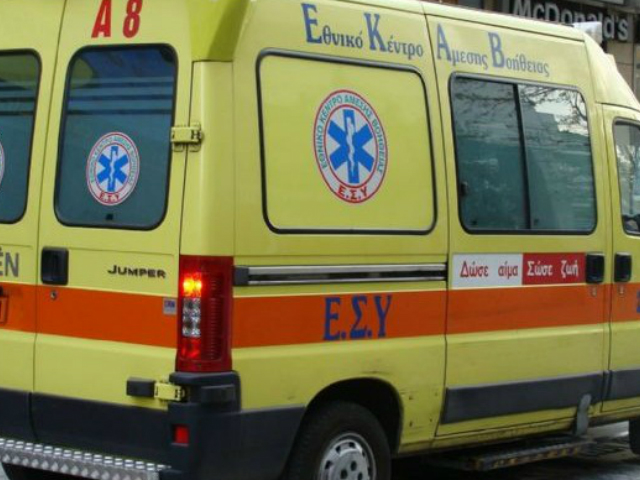 Άλιμος: αυτοκίνητο που έκανε επιτόπου αναστροφή χτύπησε μοτοποδήλατο