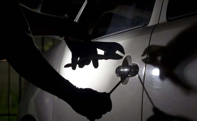 Άλιμος: Συνελήφθησαν οι διαρρήκτες που είχαν ρημάξει τα αυτοκίνητα των λουόμενων στα Νότια