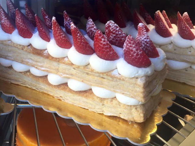 Αμαρυλλίς, το ζαχαροπλαστείο που έχει μεγαλώσει τρεις γενιές Πειραιωτών