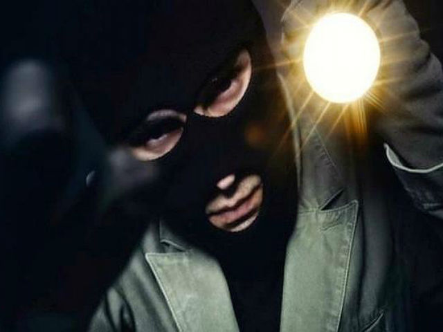 Aνατίναξαν ΑΤΜ στον Σκλαβενίτη του Αλίμου