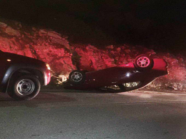 Ανατράπηκε αυτοκινήτο στη Βάρκιζα