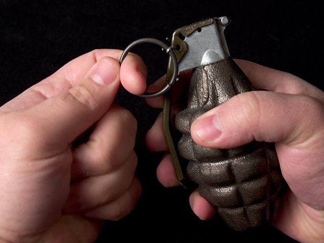 Ανήλικος βρήκε χειροβομβίδα στον Άλιμο