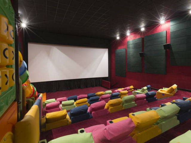 Άνοιξαν παιδικές αίθουσες στα Village Cinemas στο Ρέντη