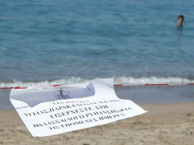 Απαγορεύεται το κολύμπι σε όλες τις παραλίες από το Φάληρο ως τη Γλυφάδα