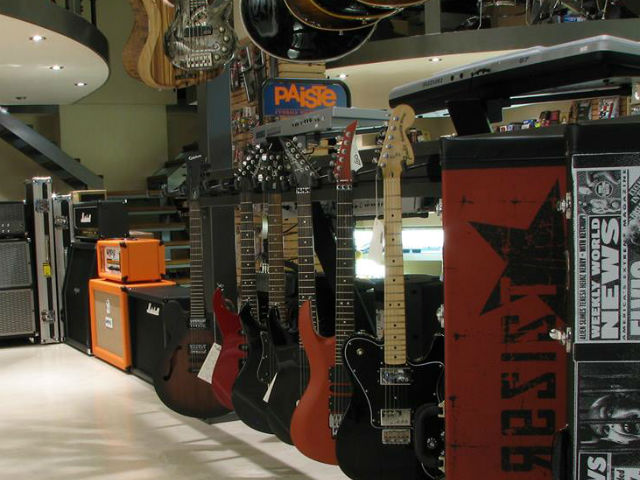 Arco: Το κατάστημα μουσικών οργάνων που ‘μεγάλωσε χιλιάδες Kurt Cobain’