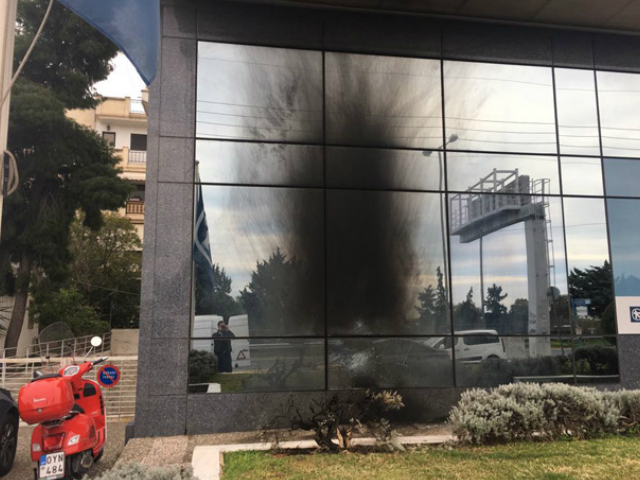 Αργυρούπολη: επίθεση με γκαζάκια στην Alpha Bank