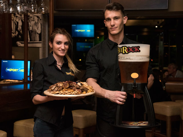 Beerock, το αγαπημένο ‘μπυρόμπαρο’ της Γλυφάδας