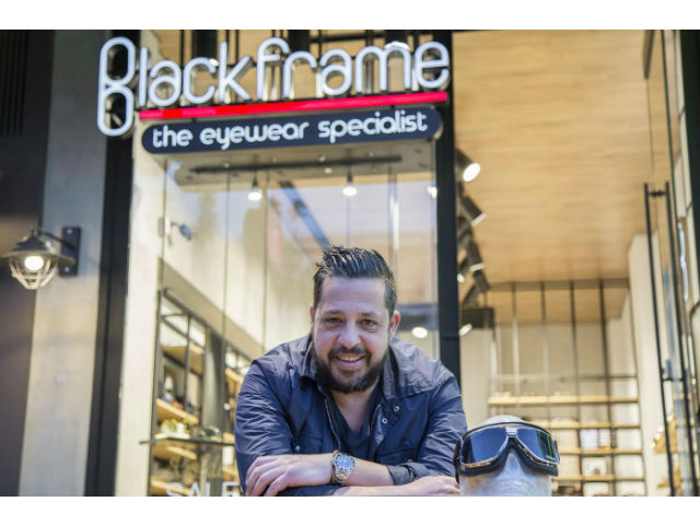 Το Blackframe βάζει τα γυαλιά στη Γλυφάδα