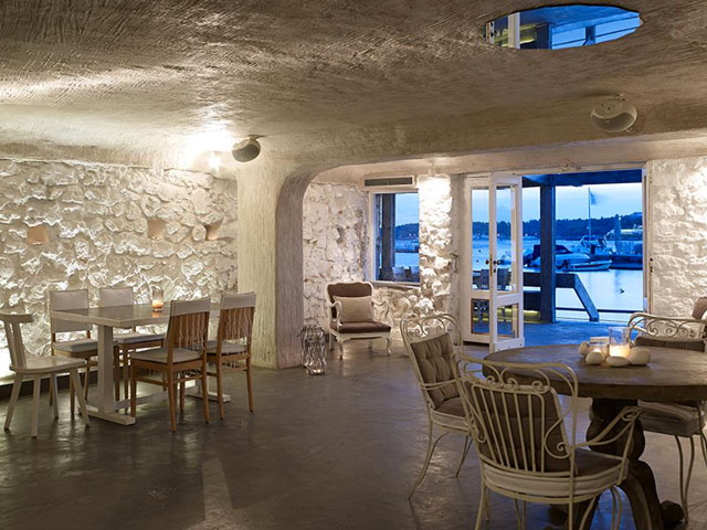 Το Blue Fish της Πάρου ταξιδεύει στο πιο μαγευτικό σημείο της Βουλιαγμένης