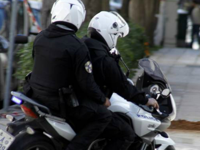 Βουλιαγμένη: Αυτοκίνητο αναποδογύρισε στη Λεωφόρο Αθηνάς