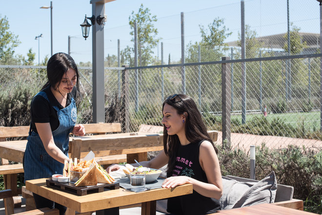 To Central Park Café είναι το κοινό μυστικό διπλά στο Ίδρυμα Σταύρος Νιάρχος