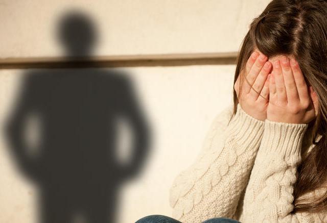 Δάσκαλος ασελγούσε σε ανήλικες μαθήτριες σε σχολείο της Βουλιαγμένης