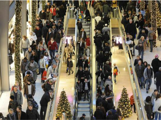 Έρευνα: 450 ευρώ έχουν να δώσουν οι Έλληνες για τα Χριστούγγεννα