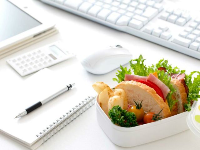 Τι πρέπει να τρώμε στη δουλειά