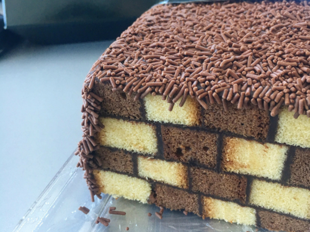 Το domino κέικ από το Σόβολο είναι ό,τι καλύτερο