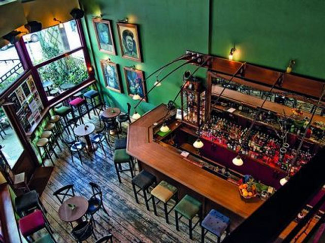 Εξάρχεια: Το μαγικό αστικό νησί