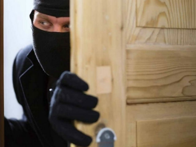 Έδεσαν και λήστεψαν 8.000 ευρώ από 52χρονο στην Ηλιούπολη