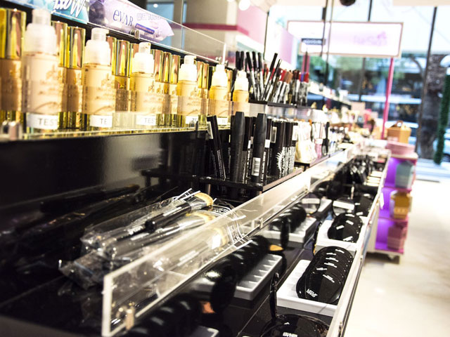 Εγκαίνια κάνει σήμερα στην Γλυφάδα το Lucy Pink