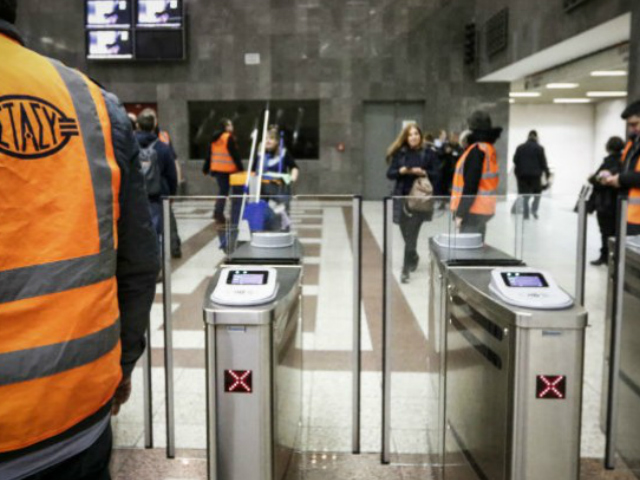Έκλεισαν οι μπάρες του μετρό