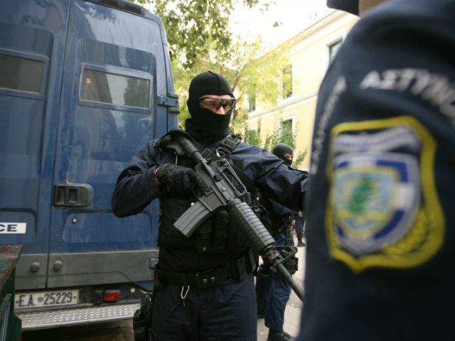 Ελληνικό: έφοδο στο πατρικό του 29χρονου πίσω από την επίθεση στον Παπαδήμο