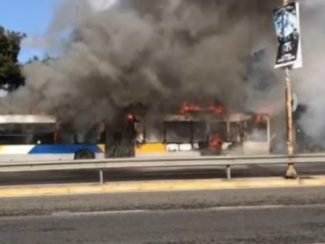 Ελληνικό: φωτιά ξέσπασε σε λεωφορείο
