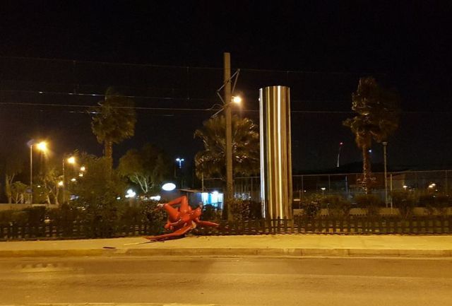 “Έπεσε” το γλυπτό Phylax στο Φάληρο