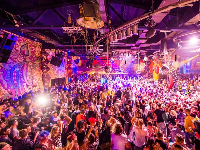 Έρευνα αποκαλύπτει μέχρι ποια ηλικία μπορούμε να πηγαίνουμε clubbing