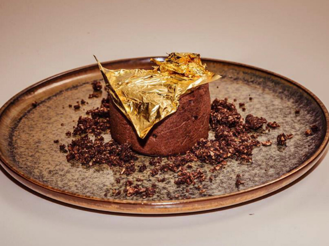 To Fondan Chocolat με φύλλα χρυσού από το Divan είναι απλά ξεχωριστό