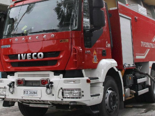 Φωτιά στη Γλυφάδα: Κάηκαν 9 αυτοκίνητα