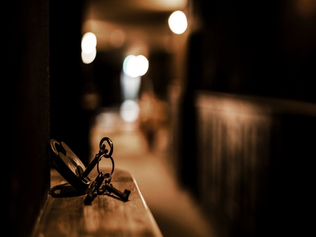 Γιατί γέμισε η Αθήνα με δωμάτια απόδρασης;